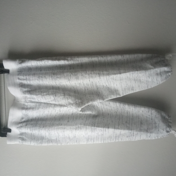 Bobbie Brooks Capri - Picture 10 of 10